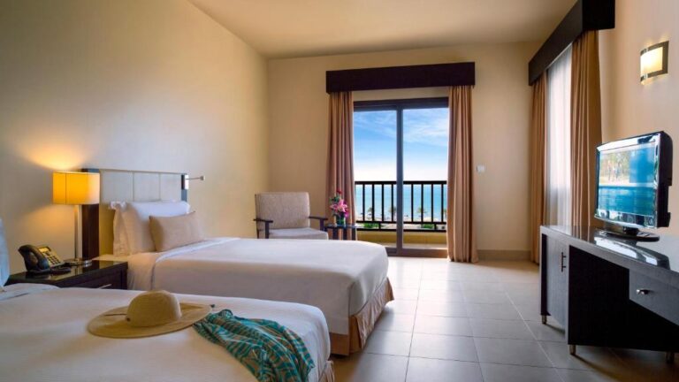 The Cove Rotana Resort 5