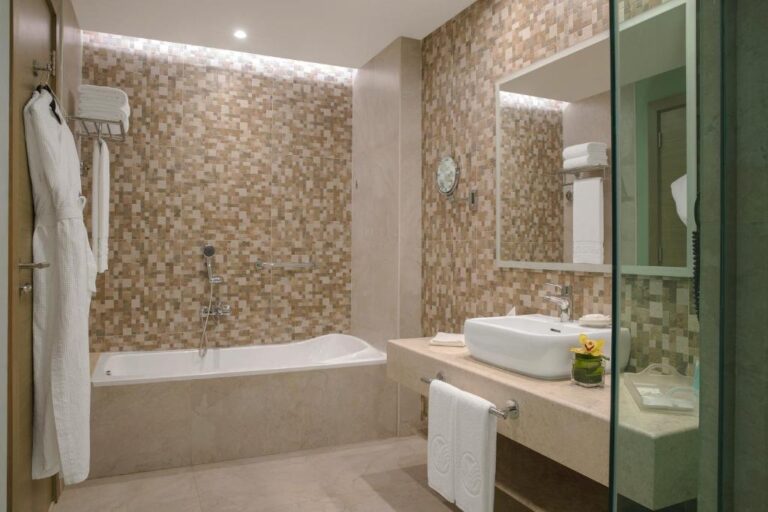 The Cove Rotana Resort 7